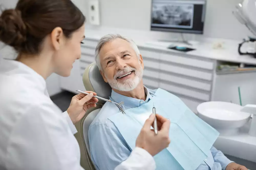 Сколько служат зубные импланты: реальный срок службы и гарантии