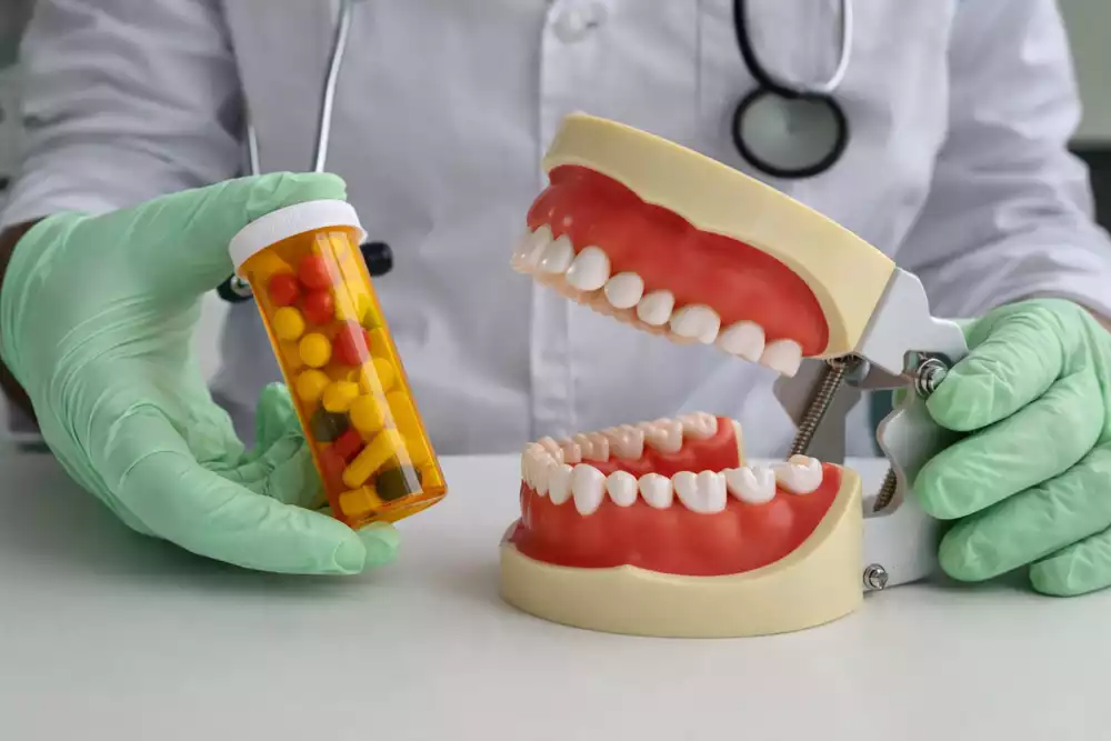 Антибиотики при имплантации зубов: когда назначаются и обязательны ли они