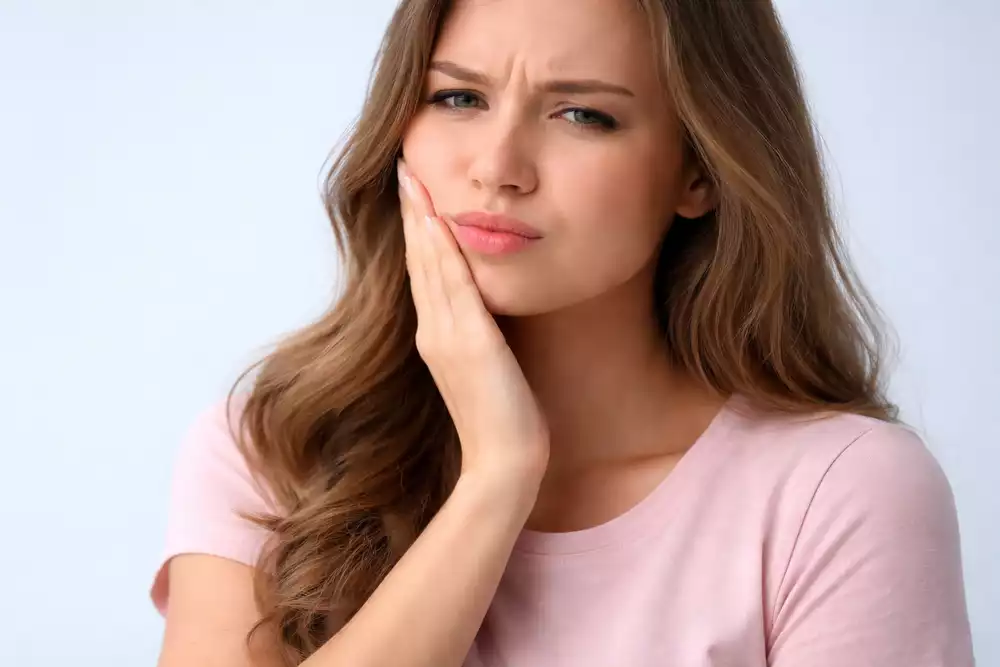 Оголение шейки зуба: причины и как остановить процесс