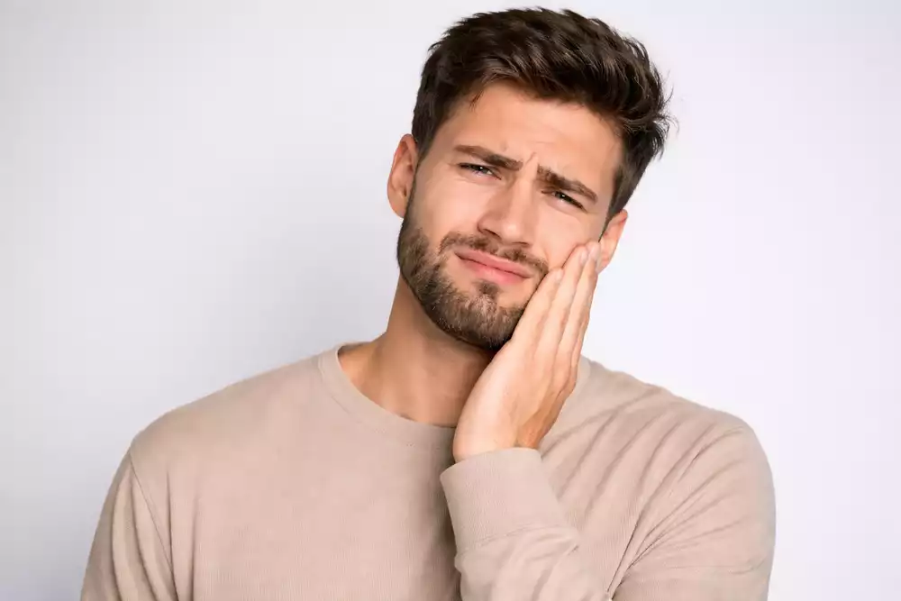 Гной после удаления зуба: что делать и когда это опасно