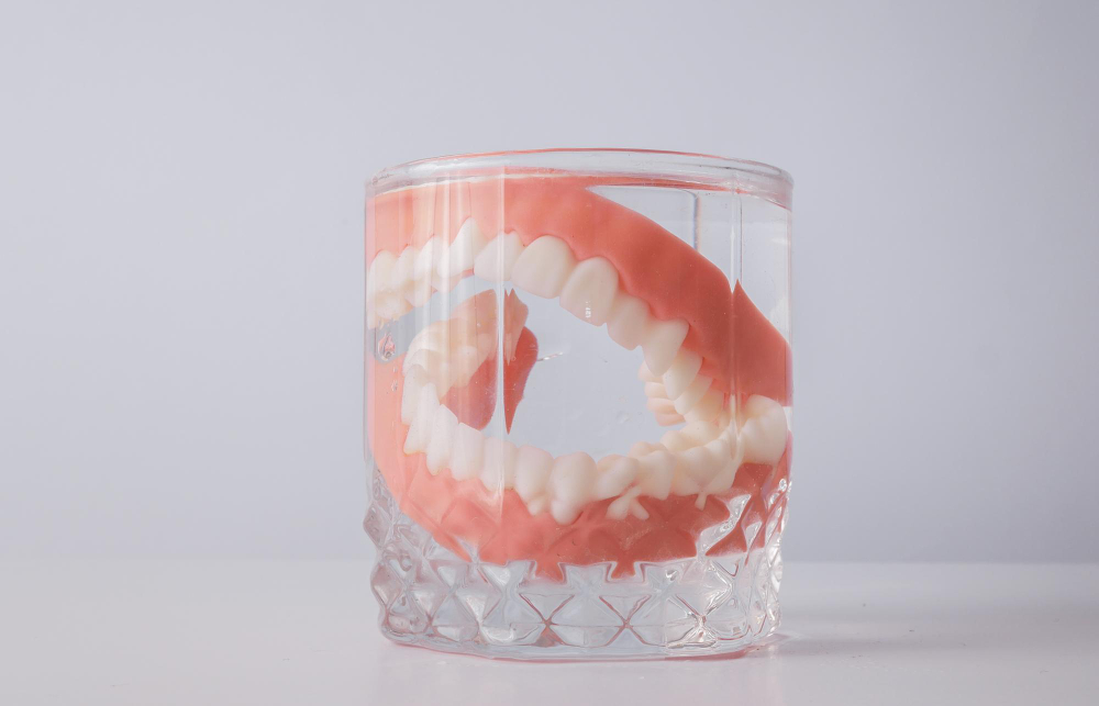 Частично съемные зубные протезы: какие лучше?