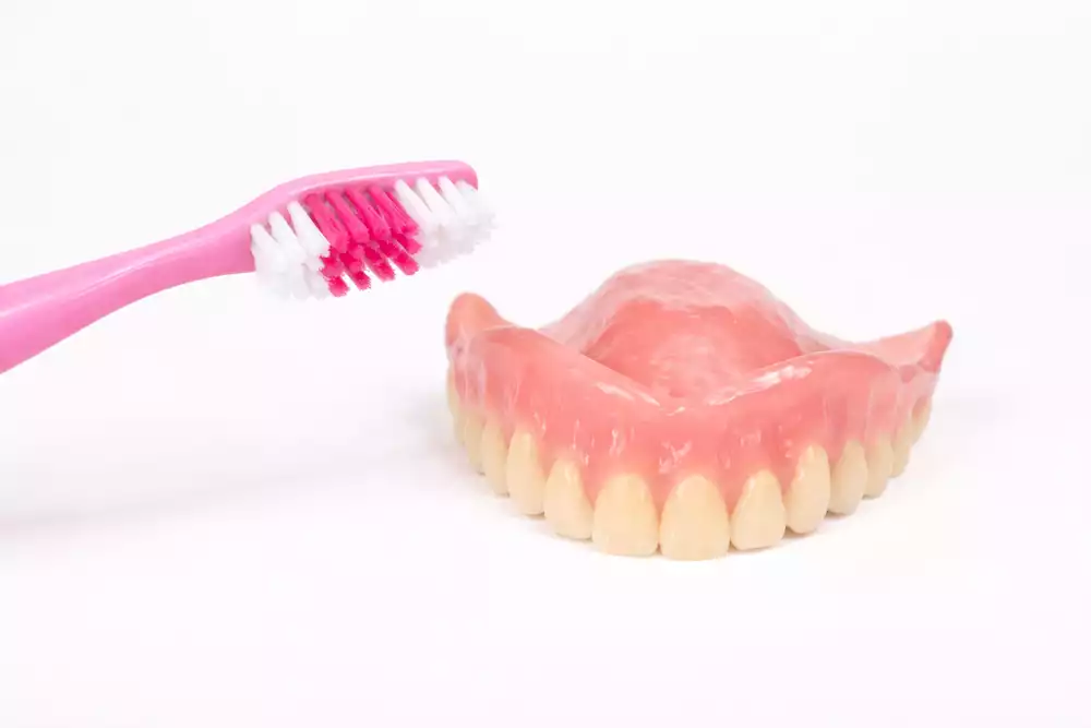 Мягкие зубные протезы: плюсы, минусы и как выбрать