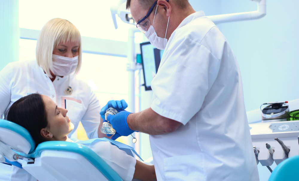 Как проходит удаление дистопированного зуба и сколько это стоит